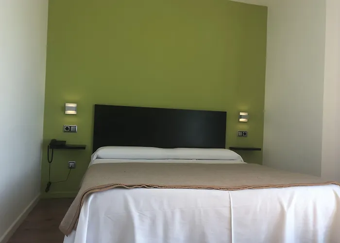 Nruta Ponferrada בית הארחה 2*