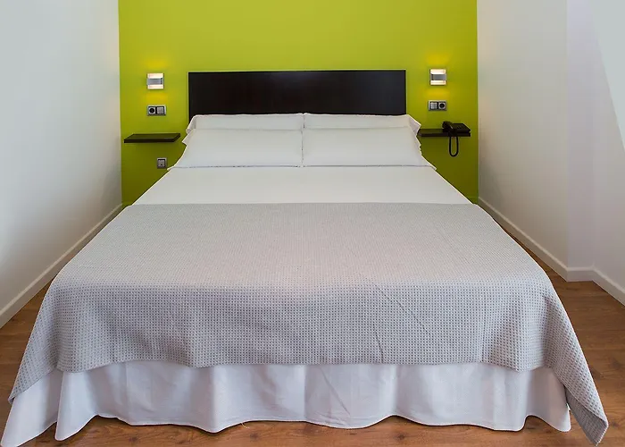 Nruta Ponferrada בית הארחה 2*